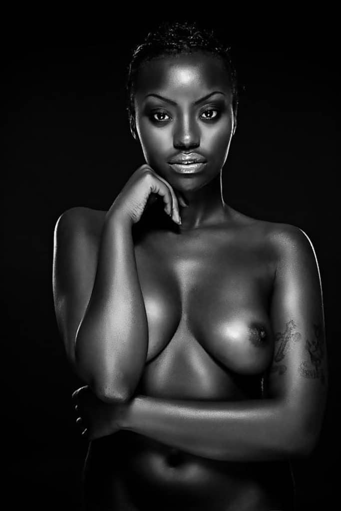 La Femme Ebony Nue Est La Plus Belle Porno Black